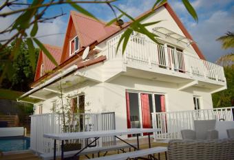 Villa de 4 chambres avec piscine privee jardin clos et wifi a Piton Saint Leu a 5 km de la plage has Balcony rooms