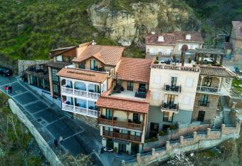 Citadel Narikala Hotel has Balcony rooms
