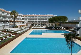 Aqualuz Lagos by The Editory allows 18 year olds to book a room