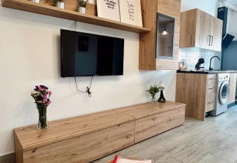 Apartamentos - Naranja allows 18 year olds to book a room