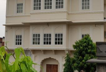 Kishanpura Haveli allows 18 year olds to book a room