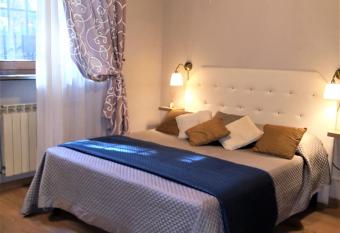 La Colonna (Historic Centre) allows 18 year olds to book a room