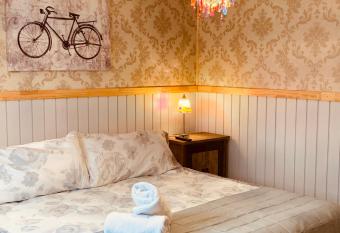 Arte Brisa Hostal Boutique allows 18 year olds to book a room