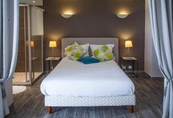 Studio des Musiciens - quartier Orangerie allows 18 year olds to book a room