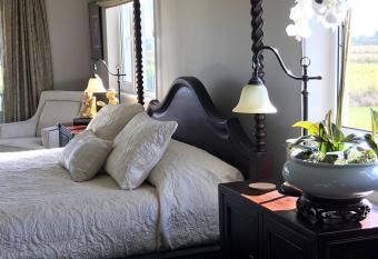 Chateau Pritchard allows 18 year olds to book a room