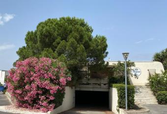 Appartement La Petite Maison has Balcony rooms