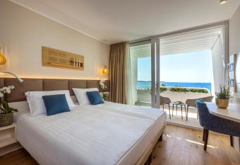 Hotel Histrion has Balcony rooms