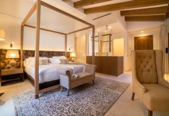 Hotel Creu de Tau Art&Spa-Adults only allows 18 year olds to book a room