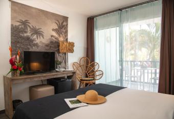 Bwa Chik Hotel & Golf has Balcony rooms