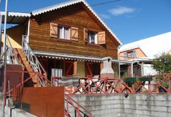 Le Moutardier has Balcony rooms
