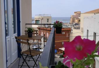 Marina Blu Rooms allows 18 year olds to book a room