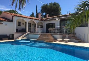 R  v de Thau has Balcony rooms