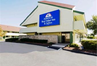 Americas Best Value Inn Kansas City East - Independence has Smoking rooms