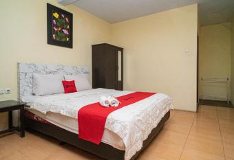 RedDoorz near Cyber Mall allows 18 year olds to book a room