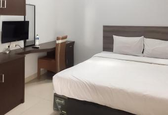 RedDoorz Plus Syariah @ Tuparev Cirebon 3 allows 18 year olds to book a room