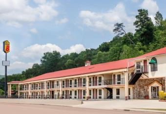 Clarion Pointe Kimball allows 18 year olds to book a room