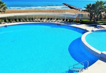 VALHOTEL Residencia Tiempo Libre El Puig allows 18 year olds to book a room