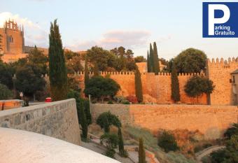 El Balc  n del Tajo allows 18 year olds to book a room