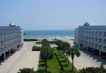 Casa Del Mar Beachfront Suites has Balcony rooms