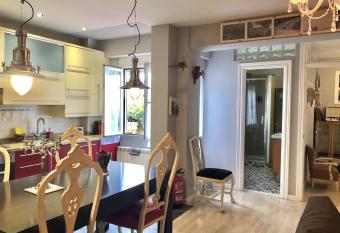 Apartamento San Quirce - c  ntrico y reformado- wifi y netflix has Balcony rooms