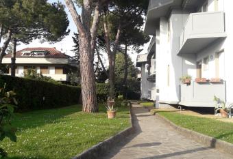 Casa Caterina a due passi dal mare has Balcony rooms