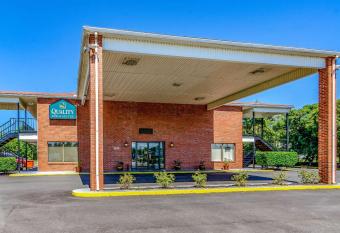 Quality Inn and Suites Creedmor - Butner has Smoking rooms