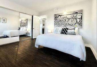 Dallas Urban Comfort and Arboretum Tickets has Balcony rooms