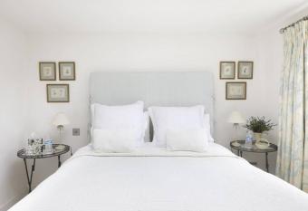 9 Elmleigh allows 18 year olds to book a room