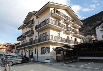Hotel Ristorante Ch  teau has Balcony rooms
