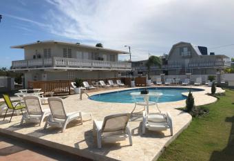 Full Moon Hotel & Restaurant has Balcony rooms