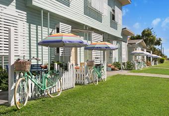 La Costa Beachside Motel allows 18 year olds to book a room