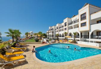 Alfagar Cerro Malpique allows 18 year olds to book a room