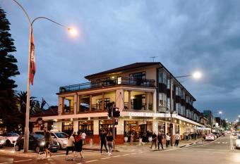 Coogee Bay Hotel has Balcony rooms