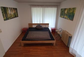 Traumzimmer im Pf  lzer Wald allows 18 year olds to book a room