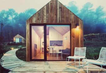 MU_MORADAS NO ULLA allows 18 year olds to book a room