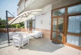 Camere Girasole has Balcony rooms