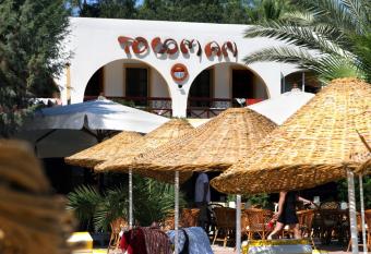 Toloman Hotel & Apartments has Balcony rooms