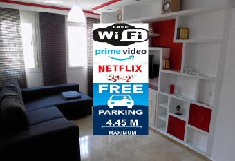 La Farola Centro de M  laga con Parking 445 Max allows 18 year olds to book a room