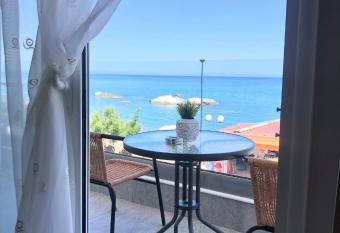 M&N Apartments allows 18 year olds to book a room