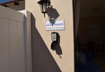 Caulfield Self Catering Apartment has Balcony rooms