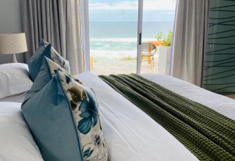 Mes Amis Beach Guest House has Balcony rooms