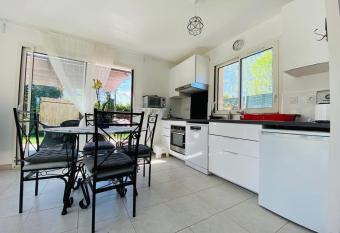 Le g  te du golf has Balcony rooms