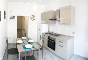 Appartamento Sbirciamare allows 18 year olds to book a room