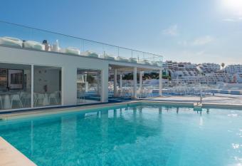 Hotel California Urban Beach - Adults Only allows 18 year olds to book a room