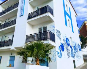 Hostal Santa Gemma has Balcony rooms