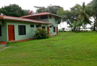 Cabinas Terra Mar allows 18 year olds to book a room