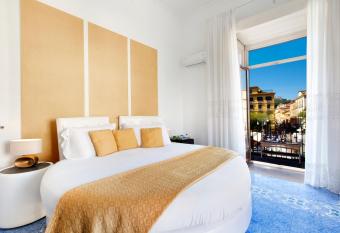 Piazza Tasso B&B Relais has Balcony rooms