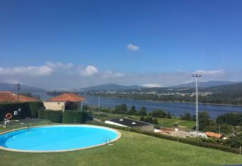 Montanha, rio e mar... has Balcony rooms