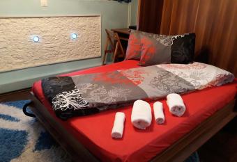 Jaky residence cu teras   allows 18 year olds to book a room