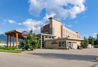 Best Western Plus Revelstoke allows 18 year olds to book a room